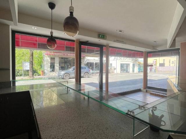 Locale Commerciale in affitto a Abano Terme Bagni, Veneto