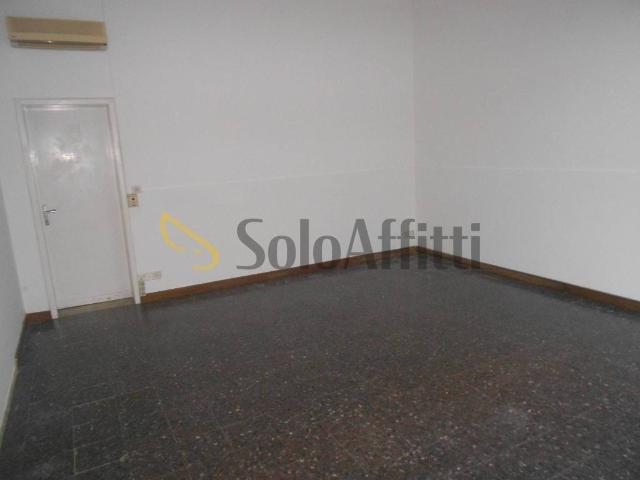 Locale Commerciale in affitto a Monterosso, Abano Terme Bagni