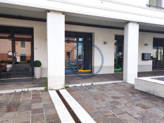 Locale Commerciale in affitto a Abano Terme Bagni, Veneto
