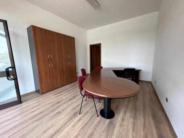 Locale Commerciale in affitto a Giarre, Abano Terme Bagni