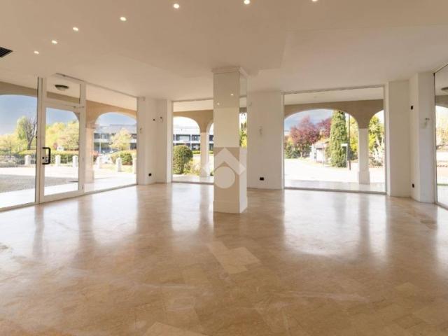 Locale Commerciale in affitto a Abano Terme Bagni, Veneto