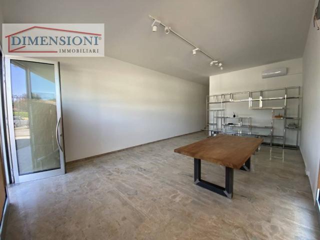 Locale Commerciale in affitto a Monterosso, Abano Terme Bagni