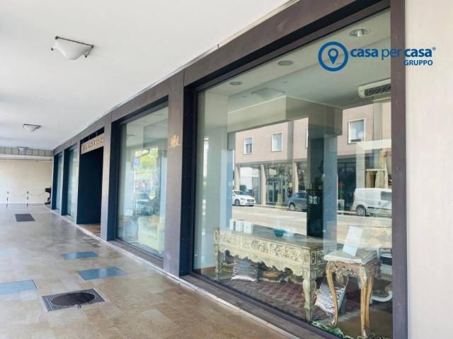 Locale Commerciale in affitto a Abano Terme Bagni, Veneto