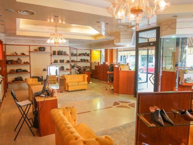 Locale Commerciale in affitto a Abano Terme Bagni, Veneto