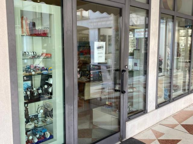Locale Commerciale in affitto a Abano Terme Bagni, Veneto