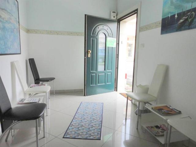 Locale Commerciale in affitto a Abano Terme Bagni, Veneto