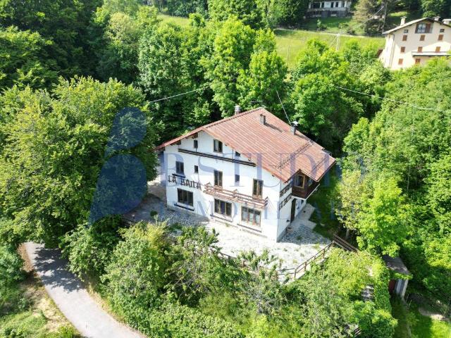 Locale Commerciale in affitto a Abbadia Lariana, Lombardia