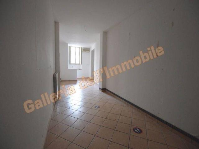 Locale Commerciale in affitto a Castelletto, Abbiategrasso