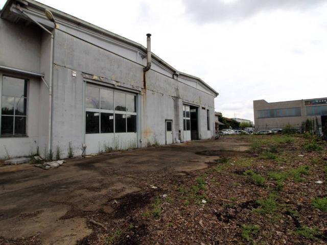Locale Commerciale in affitto a Castelletto, Abbiategrasso