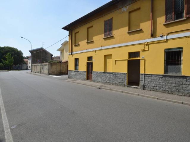 Locale Commerciale in affitto a Abbiategrasso, Lombardia