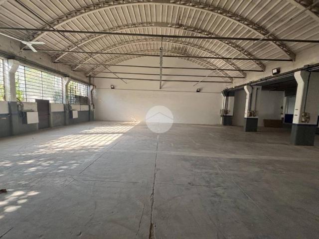 Locale Commerciale in affitto a Castelletto, Abbiategrasso