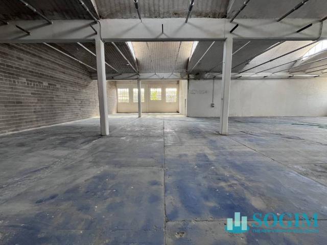 Locale Commerciale in affitto a Abbiategrasso, Lombardia