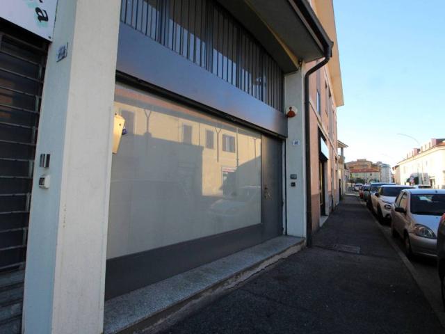 Locale Commerciale in affitto a Castelletto, Abbiategrasso