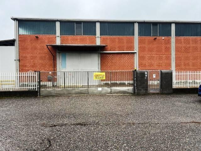 Locale Commerciale in affitto a Castelletto, Abbiategrasso