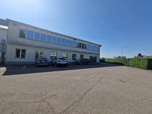 Locale Commerciale in affitto a Castelletto, Abbiategrasso