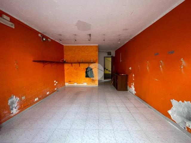 Locale Commerciale in affitto a Castelletto, Abbiategrasso