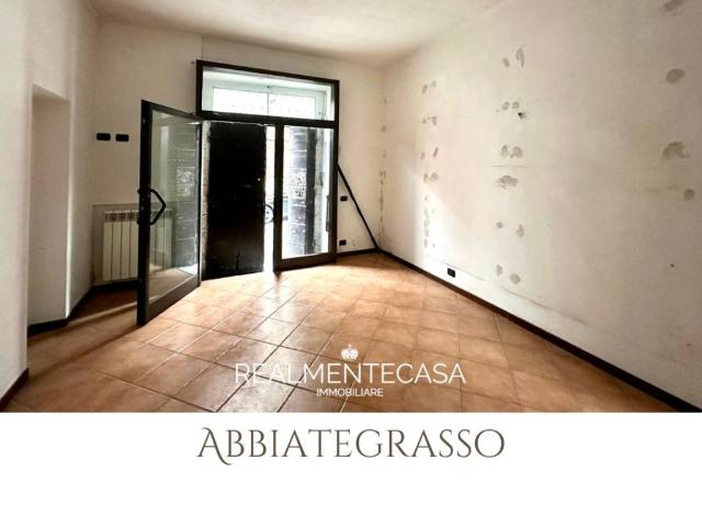 Locale Commerciale in affitto a Abbiategrasso, Lombardia