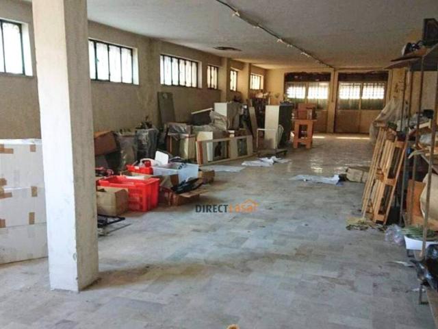 Locale Commerciale in affitto a Acerra, Campania