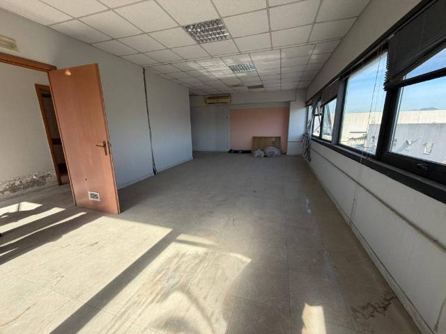 Locale Commerciale in affitto a Acerra, Campania