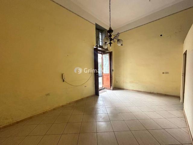 Locale Commerciale in affitto a Acerra, Campania