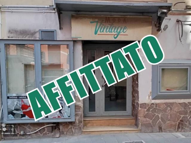 Locale Commerciale in affitto a Acerra, Campania