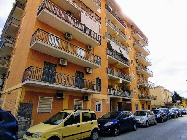 Locale Commerciale in affitto a Acerra, Campania