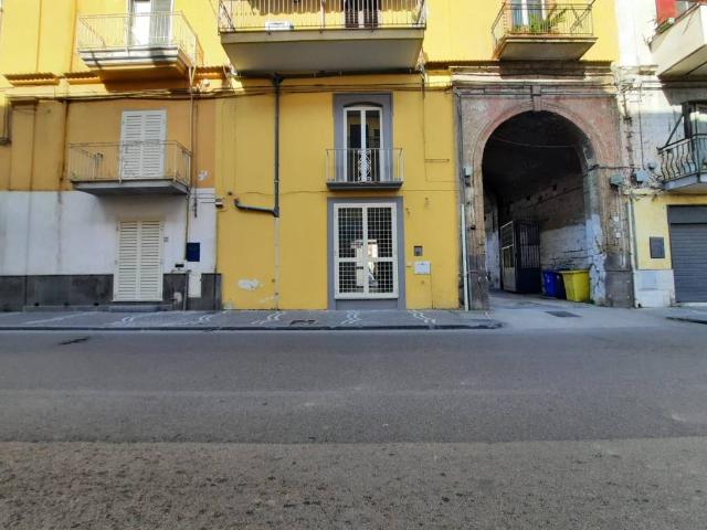 Locale Commerciale in affitto a Acerra, Campania