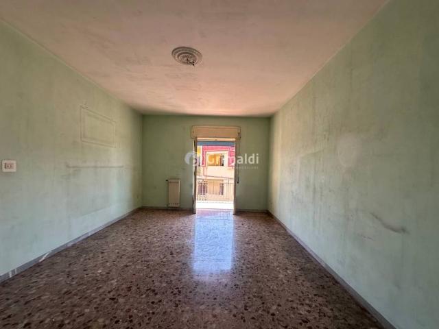 Locale Commerciale in affitto a Acerra, Campania