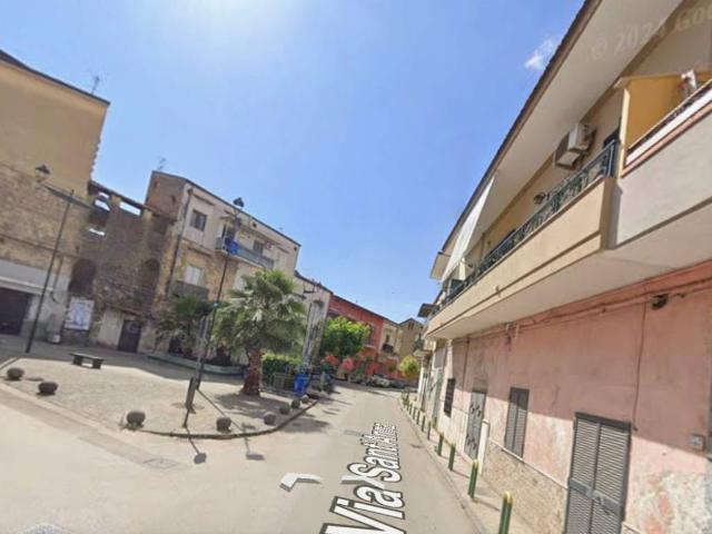 Locale Commerciale in affitto a Acerra, Campania