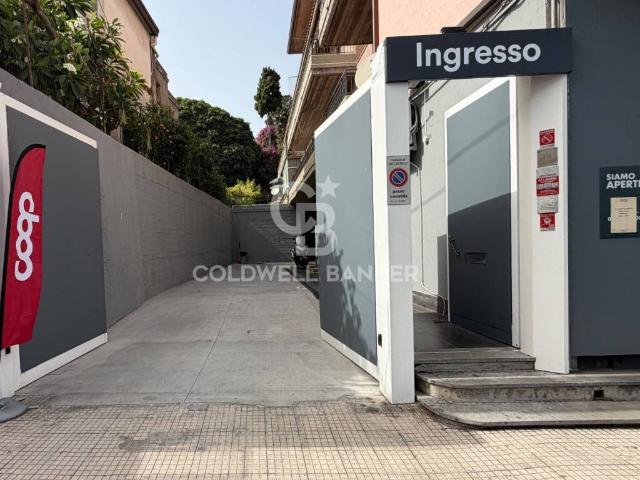 Locale Commerciale in affitto a Aci Trezza, Aci Castello