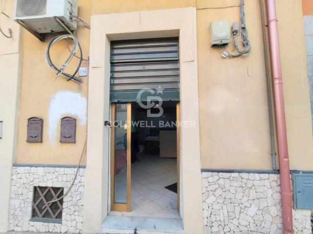 Locale Commerciale in affitto a Aci Santa Lucia, Aci Catena