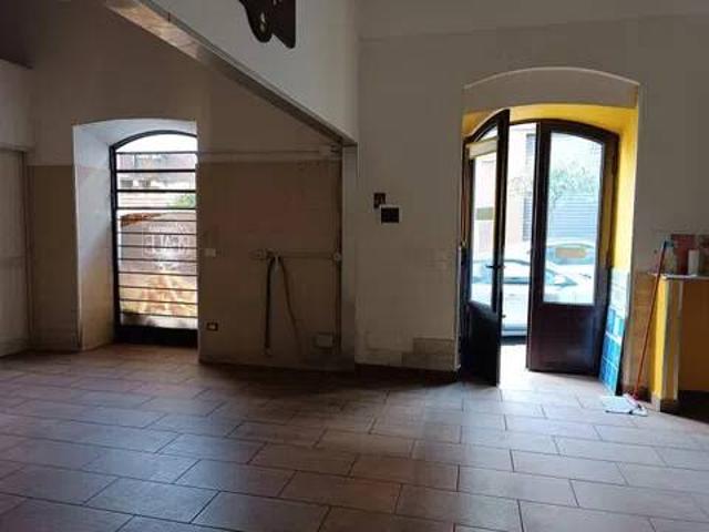 Locale Commerciale in affitto a Aci Catena, Sicilia