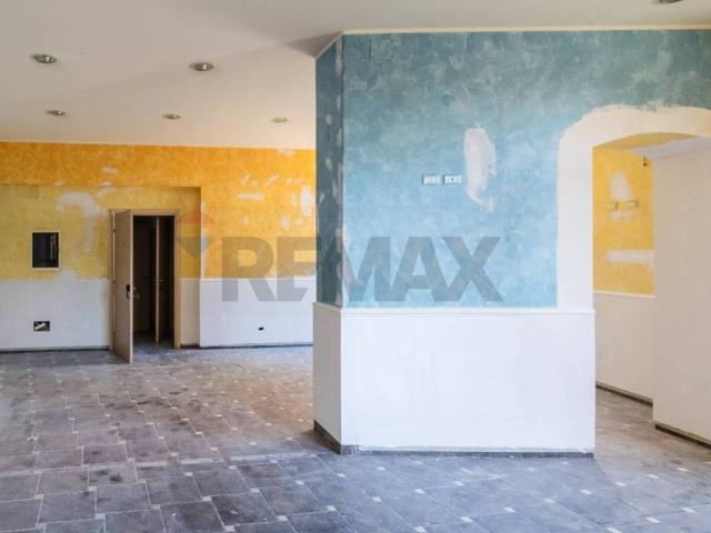 Locale Commerciale in affitto a Aci Catena, Sicilia