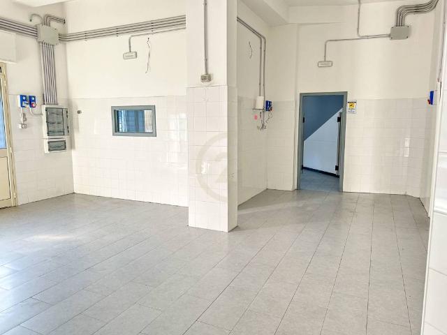 Locale Commerciale in affitto a Aci Santa Lucia, Aci Catena