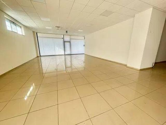 Locale Commerciale in affitto a Aci Sant'antonio, Sicilia