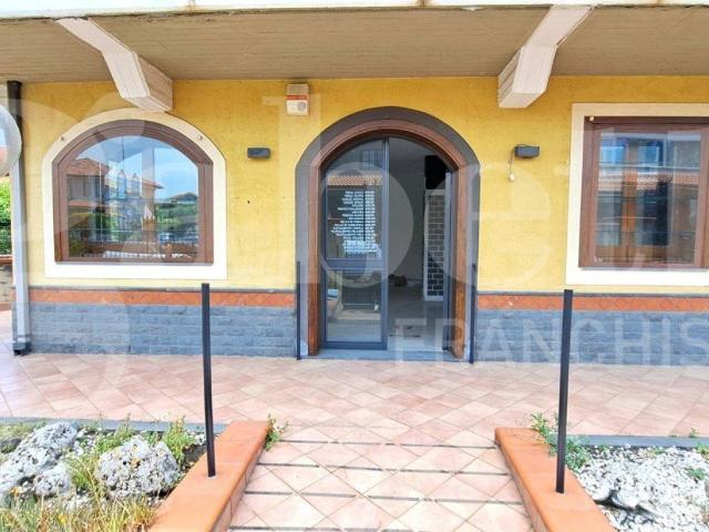 Locale Commerciale in affitto a Aci Sant'antonio, Sicilia