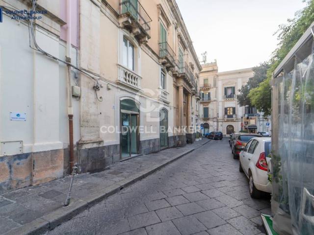 Locale Commerciale in affitto a Acireale, Sicilia