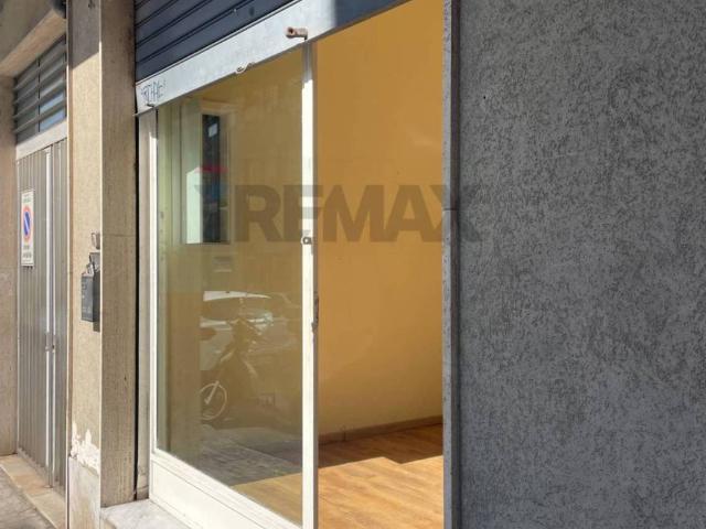 Locale Commerciale in affitto a Acireale, Sicilia