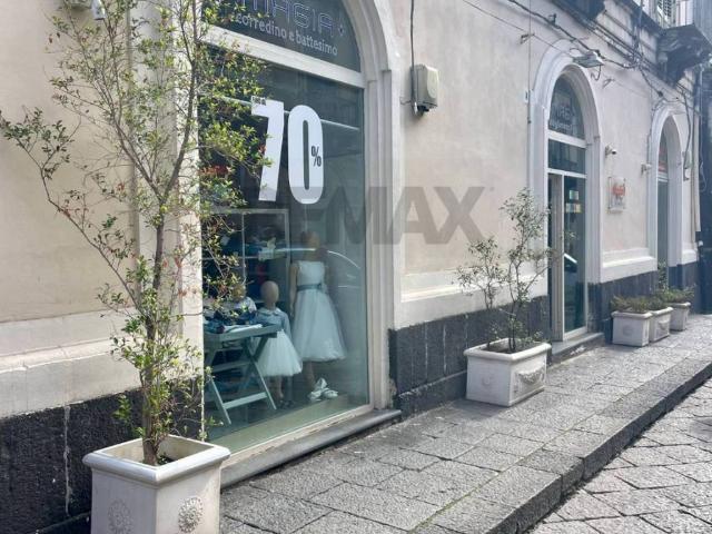 Locale Commerciale in affitto a Acireale, Sicilia