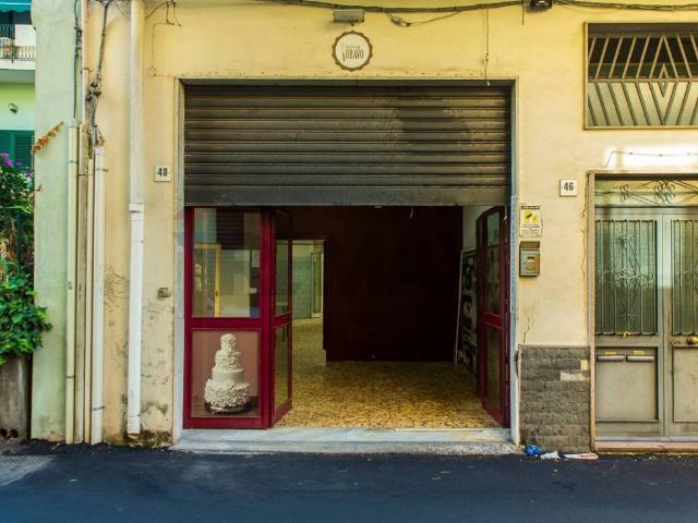 Locale Commerciale in affitto a Sciarelle, Acireale