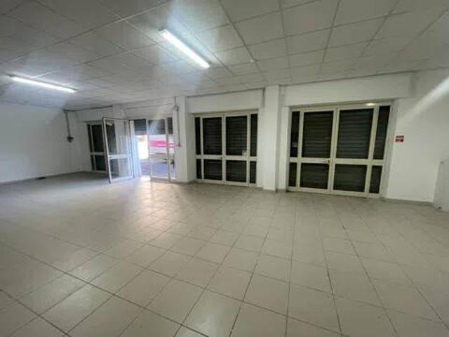 Locale Commerciale in affitto a Acireale, Sicilia