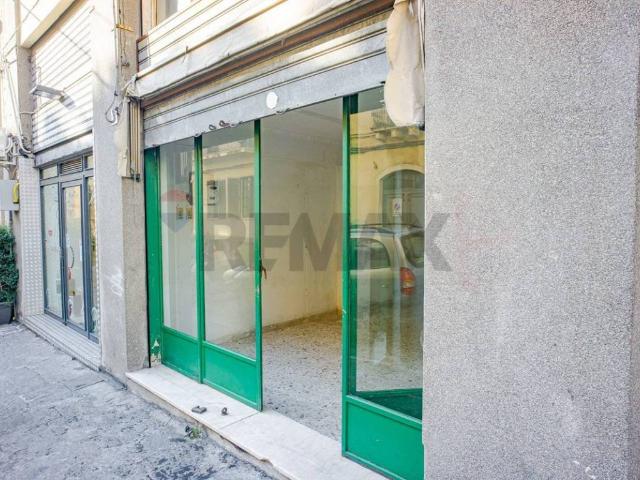 Locale Commerciale in affitto a Acireale, Sicilia
