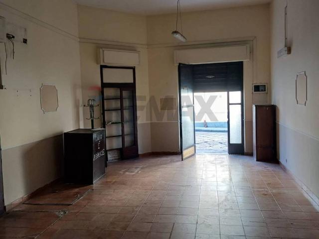 Locale Commerciale in affitto a Guardia, Acireale