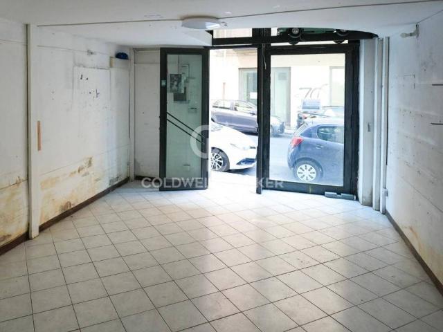 Locale Commerciale in affitto a Acireale, Sicilia