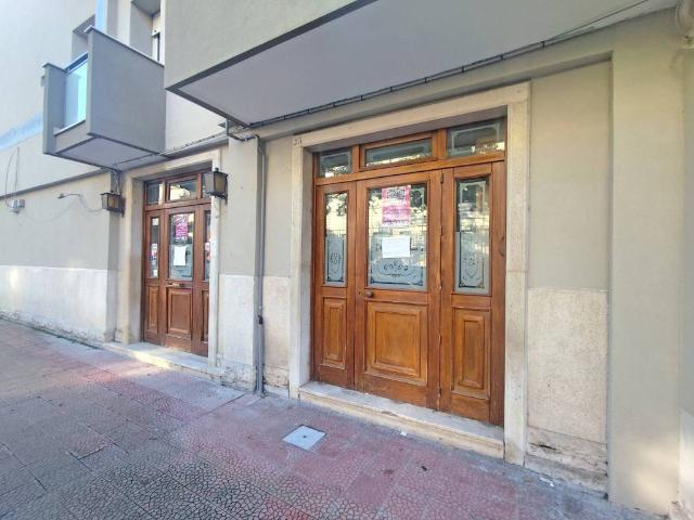 Locale Commerciale in affitto a Puglia, Bari