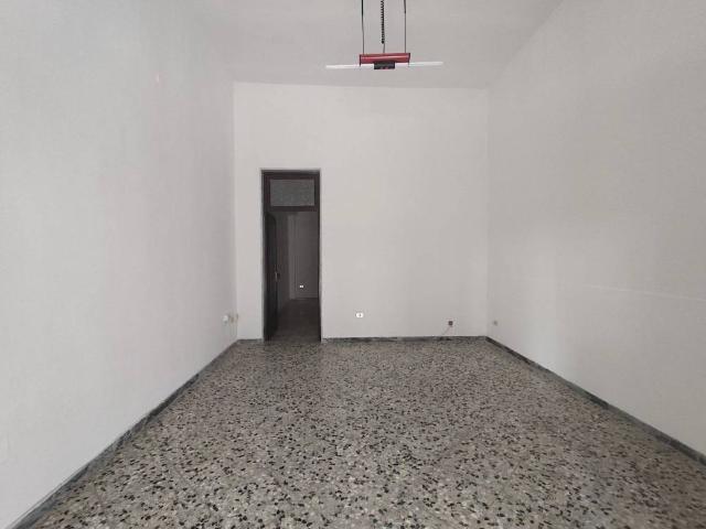 Locale Commerciale in affitto a Puglia, Bari