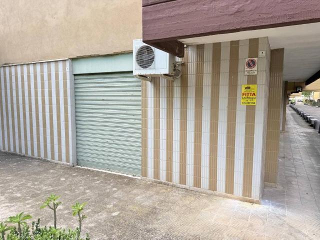 Locale Commerciale in affitto a Puglia, Bari