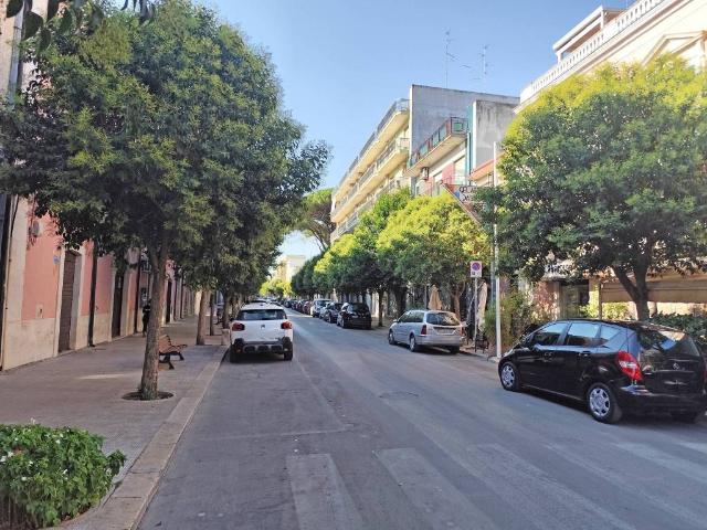 Locale Commerciale in affitto a Puglia, Bari