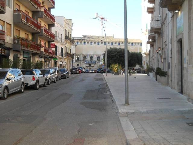 Locale Commerciale in affitto a Puglia, Bari
