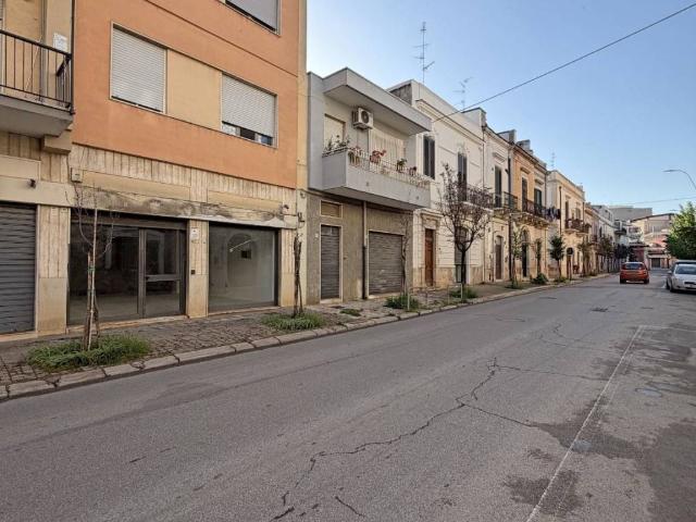 Locale Commerciale in affitto a Puglia, Bari